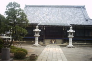 八幡山 満行寺